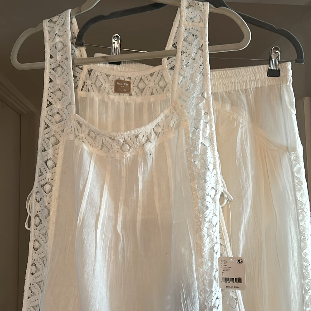 FREE PEOPLE WHITE LACE with PINTUCKING on top and WIDE LEG FLOWY PANT NWT